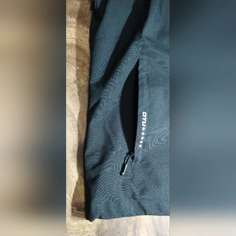 OTU sleek black